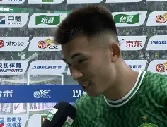 国安传射建功，曼联新星横空出世，场边球探频频记笔记
