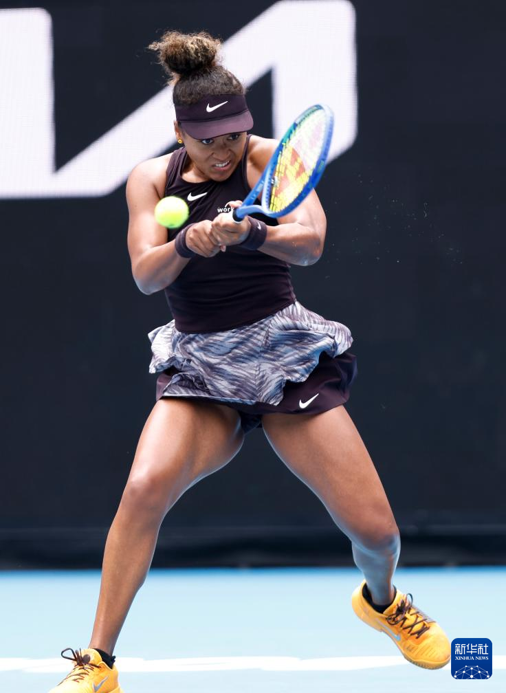 郑钦文草地首秀将再战大坂直美