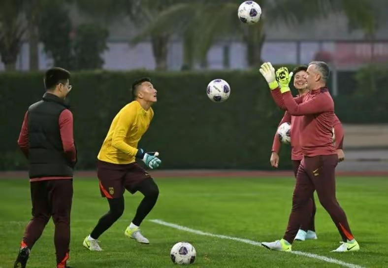 挑战到来,每支球队备战全力以赴英文