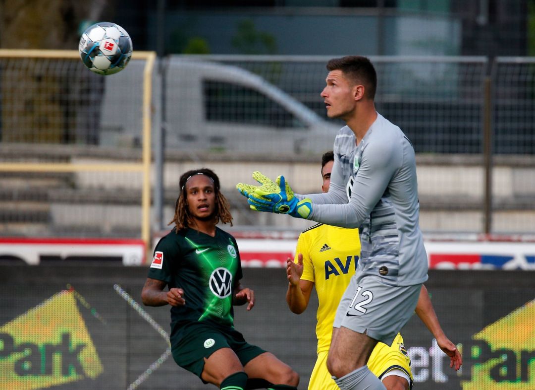 乌加特里斯本竞技中场搭档