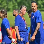 成为足球队的一员