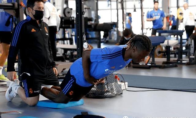 比赛正在进行中教练可以随时提醒指导运动员吗