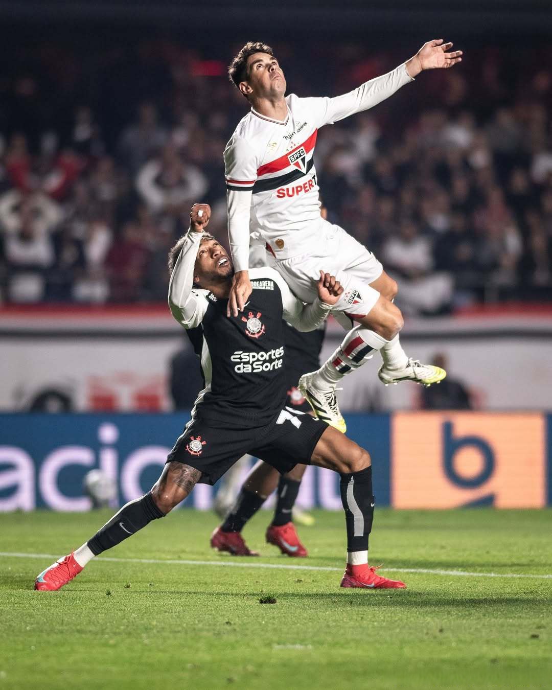 里尔队主场大胜,继续争取法甲联赛成功的球员