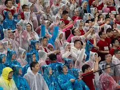 足球比赛时球迷震耳欲聋的呼喊声属于噪声吗