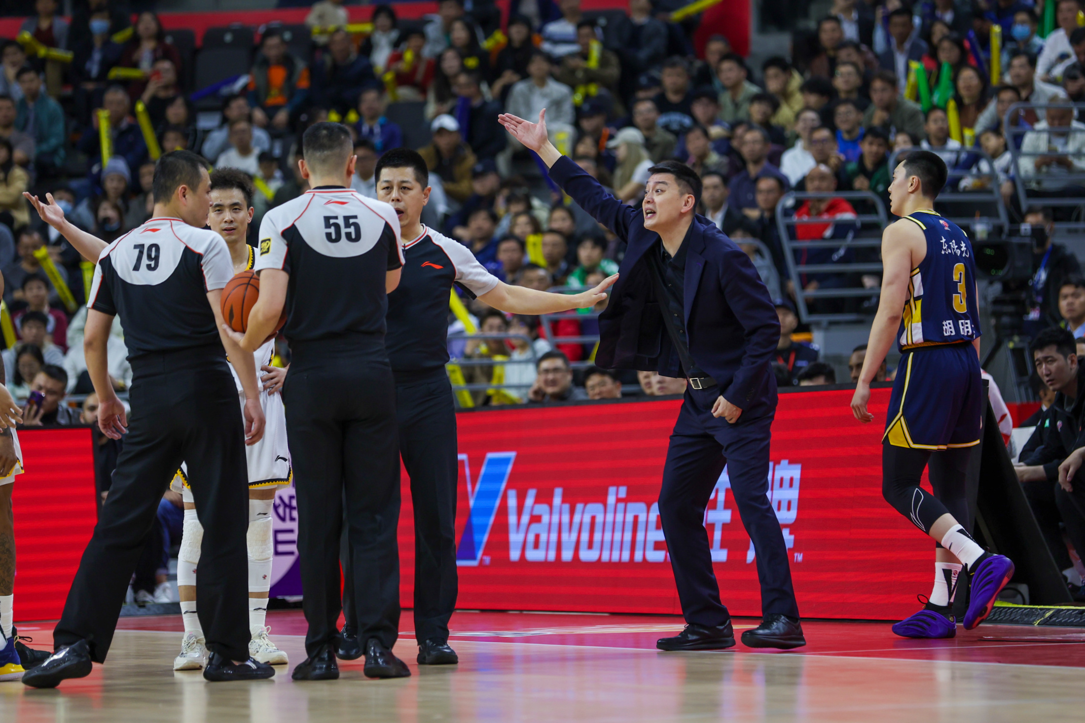 广东男篮vs美国肯塔基传奇队