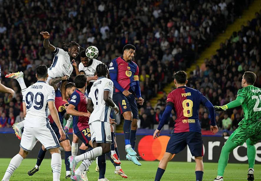 球队在关键时刻展现出决心与毅力英语